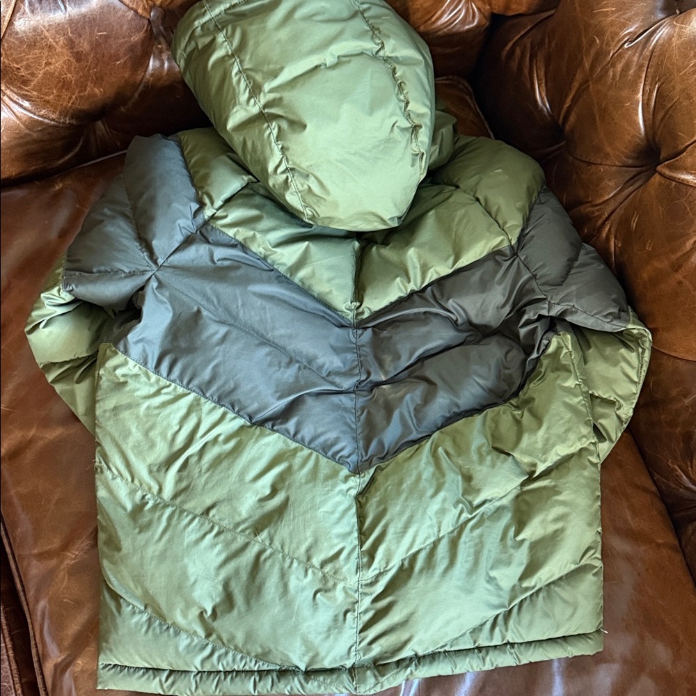 Nike Kids Green Puffer Jacket - Picture 2 of 3